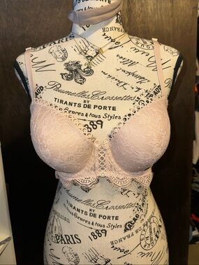 Victoria Secret Women’s Lace Underwire Bra - Blush Pink